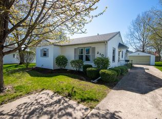 210 Sandy Ln, Plano, IL 60545