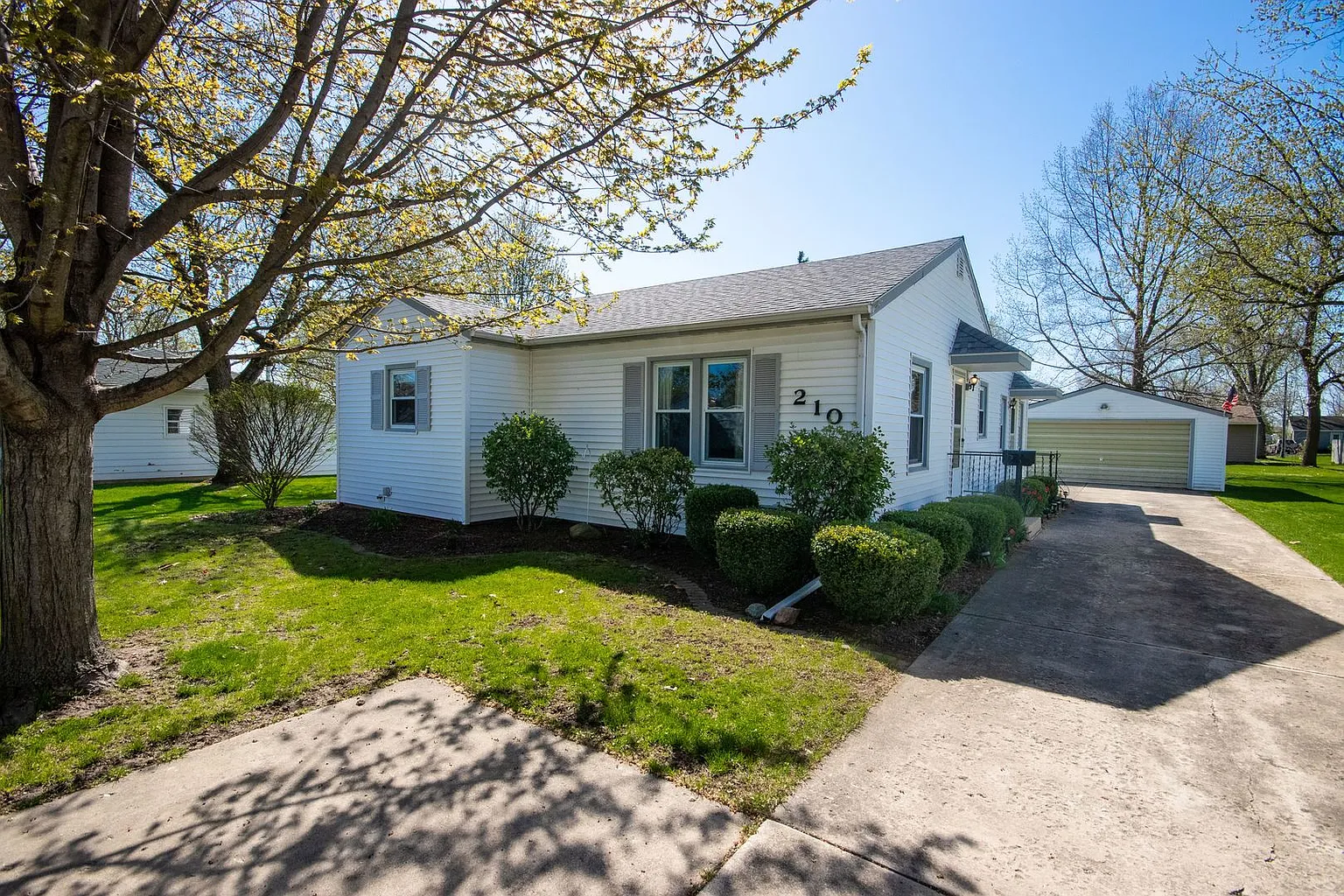 210 Sandy Ln photo 1