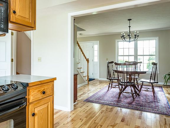 5th image of 2945 Pin Oak Dr