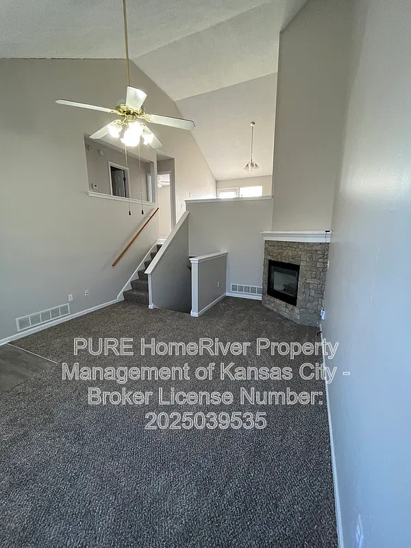 3 bed, 2.0 bath, 900 sqft, $1,595 — Photo 2