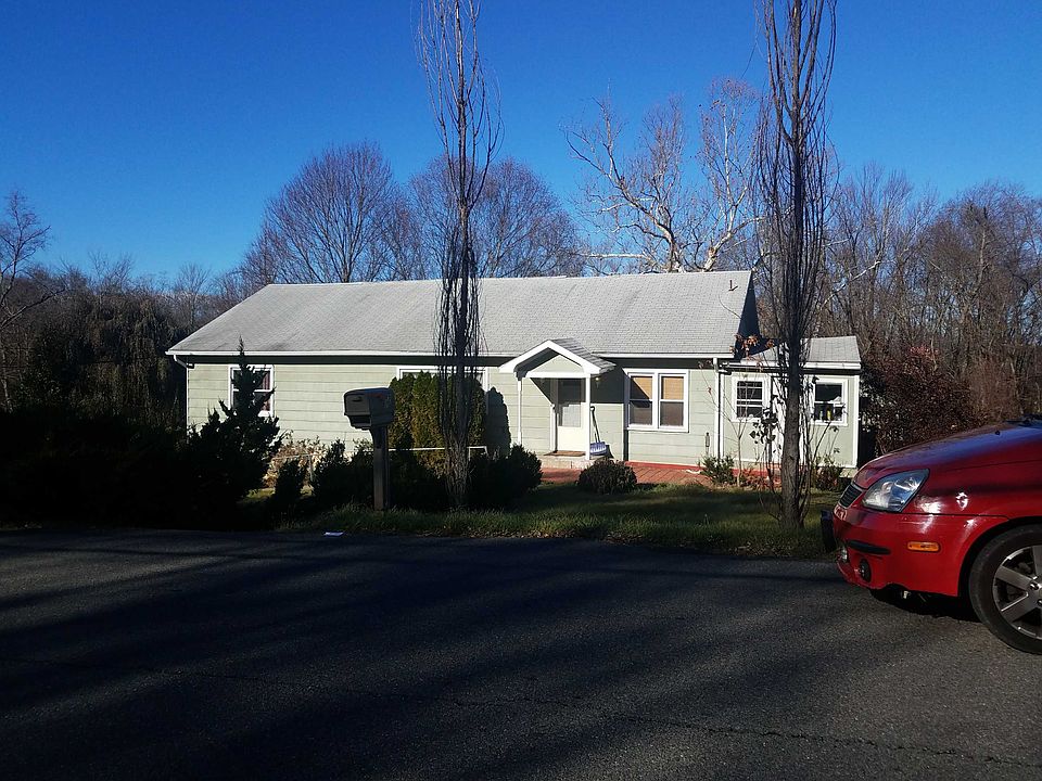 2nd image of 121 Hunt Rd
