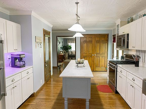 5th image of 22805 Bluff Rd