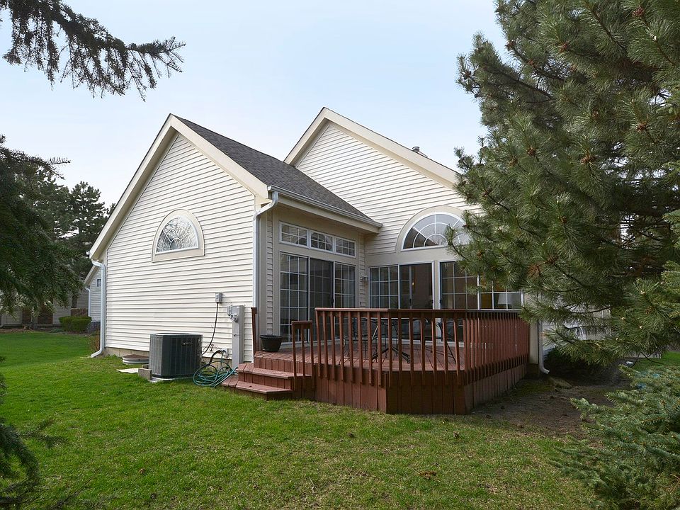 2nd image of 1908 N Evergreen Ave #102