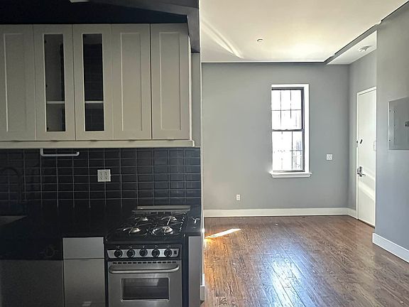 5th image of 611 Gates Ave #1H