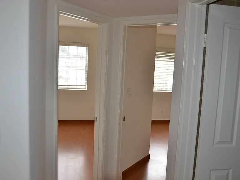 813 Van Ness Ave #D — Photo 10
