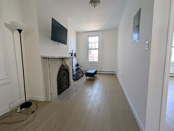 2nd image of 112 Hague St #2