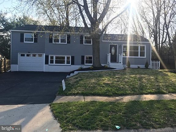 2nd image of 2204 Monica Blvd