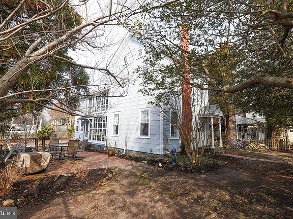 4th image of 141 Pearl Ave