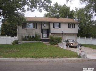 10 Lynn St, South Setauket, NY 11720