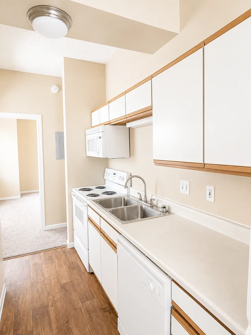 Kensington Tower Apartments — Photo 2