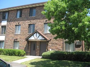 13 Timber Ln APT 1, Vernon Hills, IL 60061