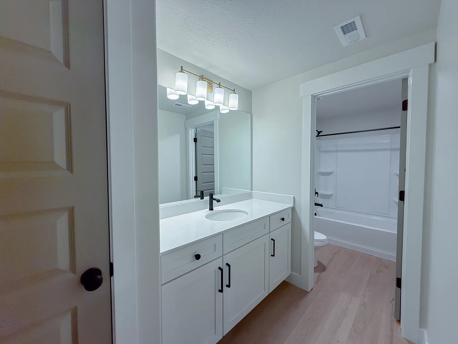 2 bed, 1111 sqft, $1,500 — Photo 4