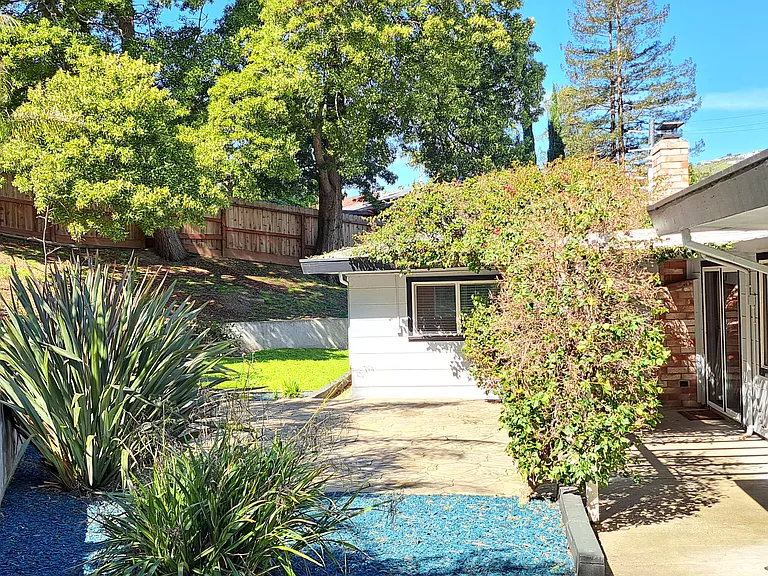 8019 Sterling Dr — Photo 11