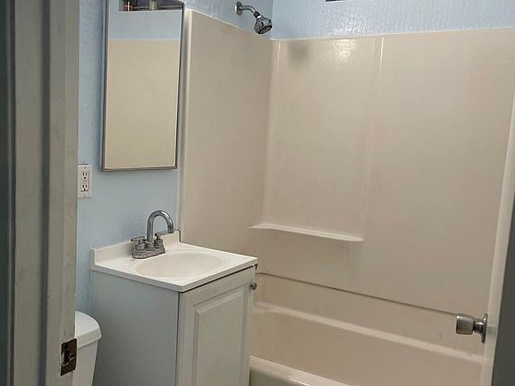 5th image of 2237 Pasetta Dr APT 3