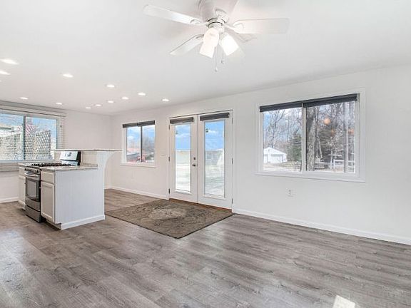 4th image of 24985 Sandy Beach Dr