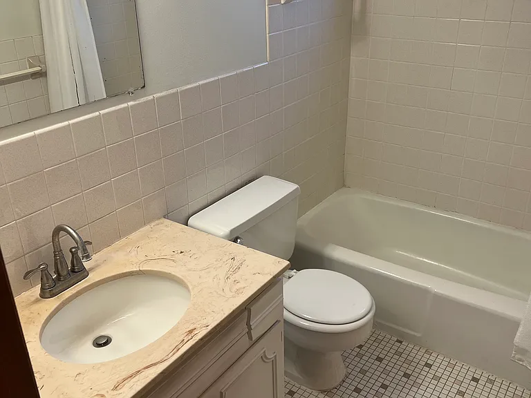 22 Raymond Pl #6 — Photo 5