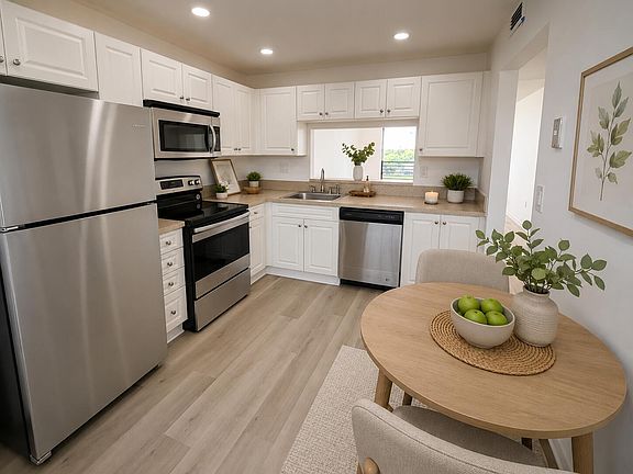 4th image of 1101 COLONY POINT Circle #506