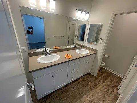 5 bed, 2544 sqft, $4,200 — Photo 3
