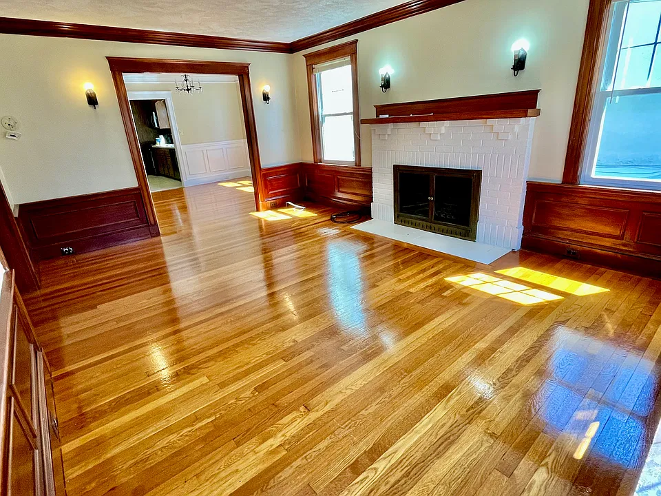 Living room including working fireplace