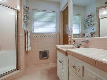 5th image of 6472 Royalton Dr