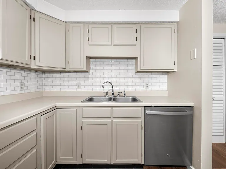 50 Brookside Dr #A7 — Photo 4