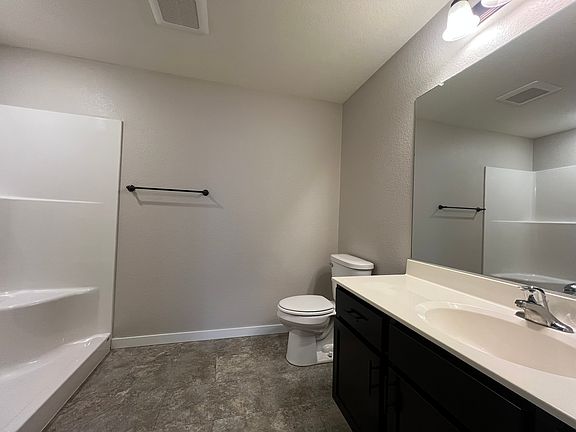 5th image of 5020 E Hamilton Ave Unit 4