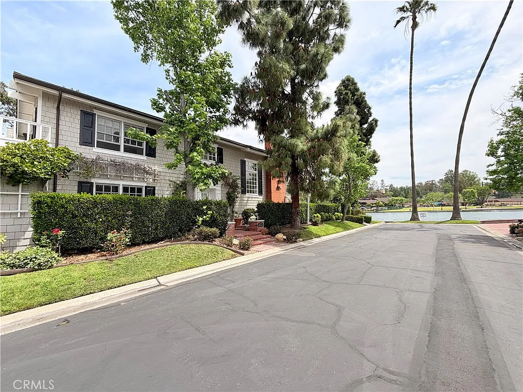 Building Photo - 21956 Yellowstone Ln