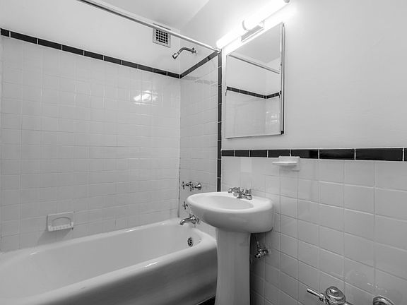 4th image of 310 E 44th St APT 713