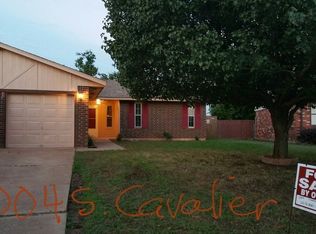 1004 Cavalier St, Moore, OK 73160