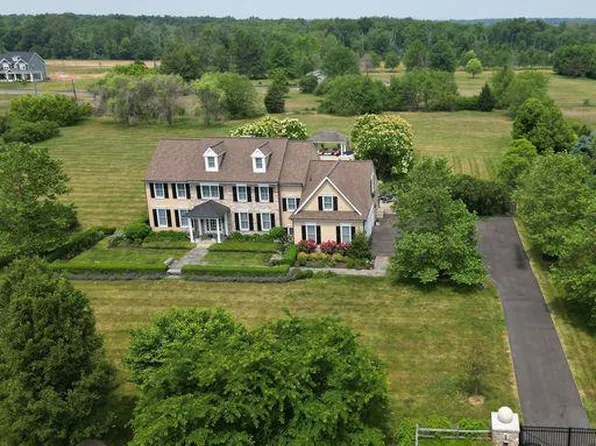6893 Sladek Rd, New Hope, PA 18938