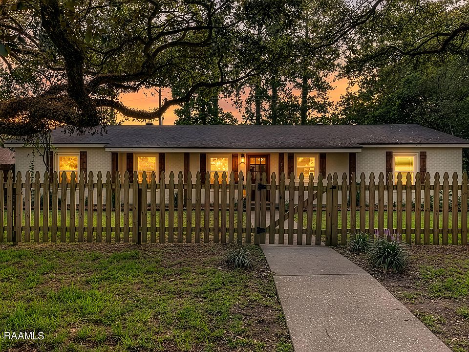 1st image of 720 Myrtle Pl