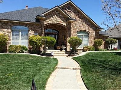 7006 Glenoak Ln.