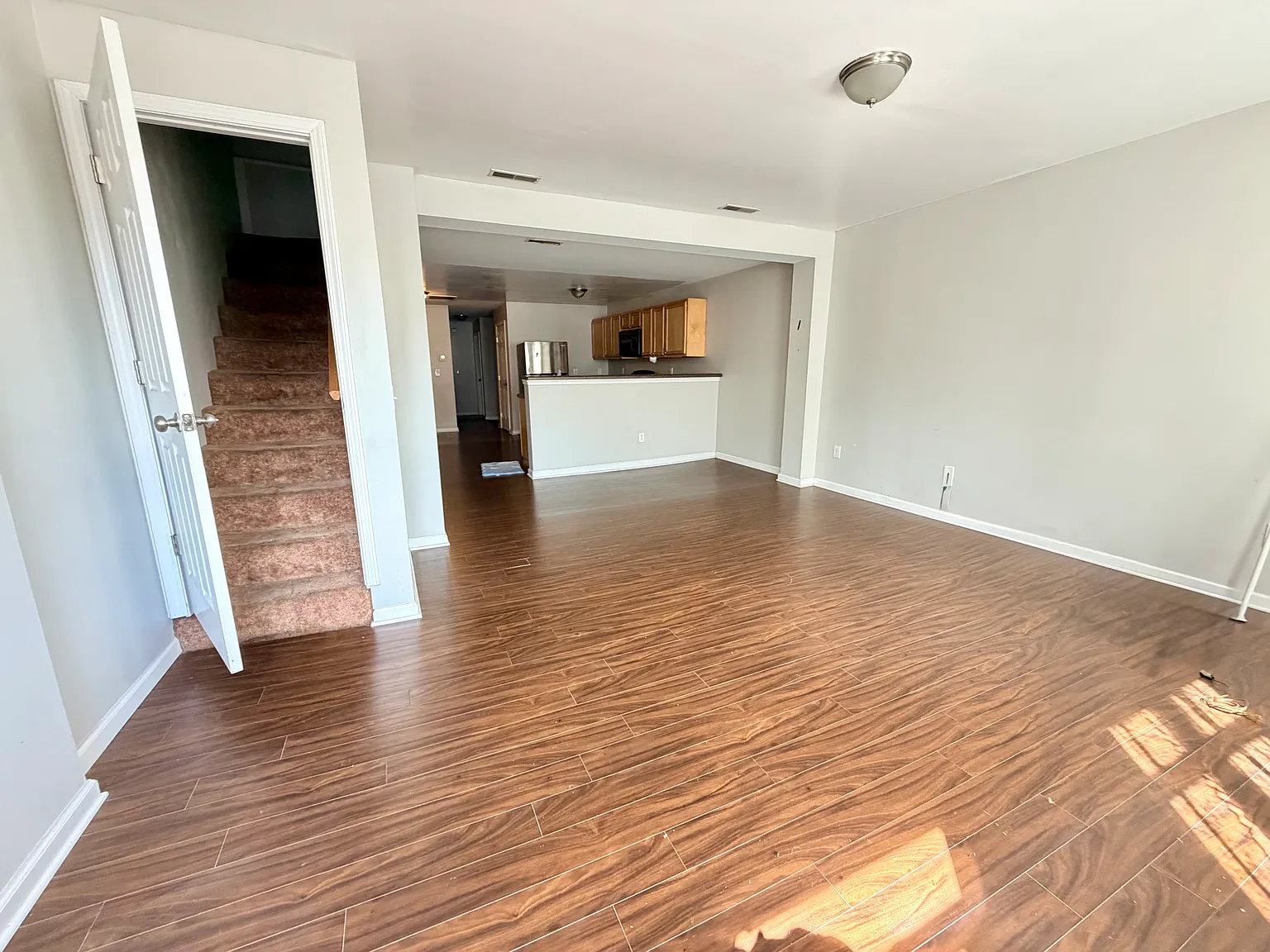 1405 E Carson St — Photo 3