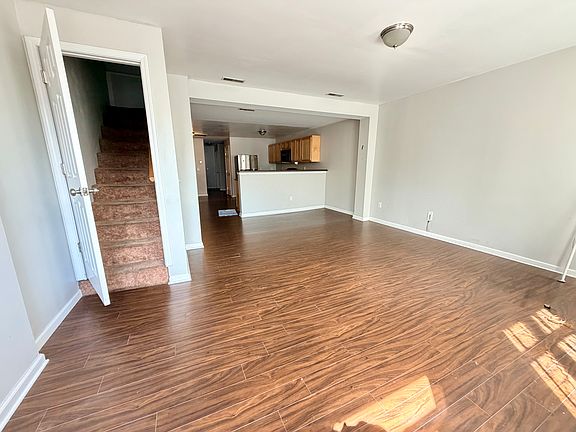 3rd image of 1405 E Carson St #1