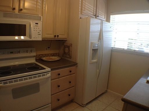 5th image of 20 Yacht Club Dr APT 105B
