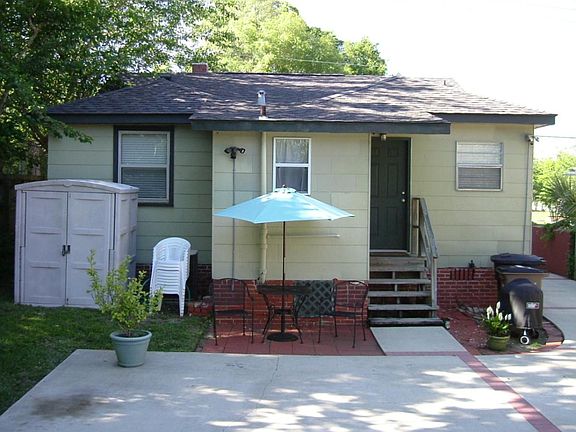 Nice private rear yard