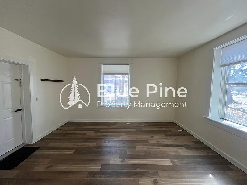 3 bed, 1.0 bath, 1600 sqft, $1,500 — Photo 4
