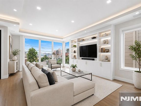3rd image of 506 Undercliff Avenue