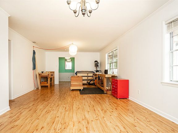 5th image of 407 Hillmont Ave