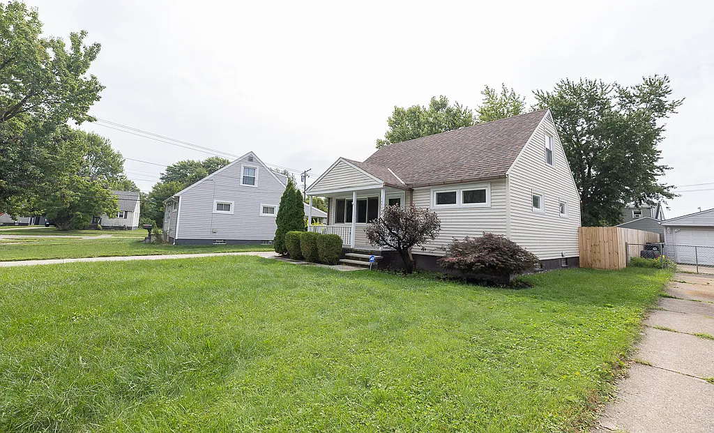 4 bed, 1131 sqft, $2,500 — Photo 2