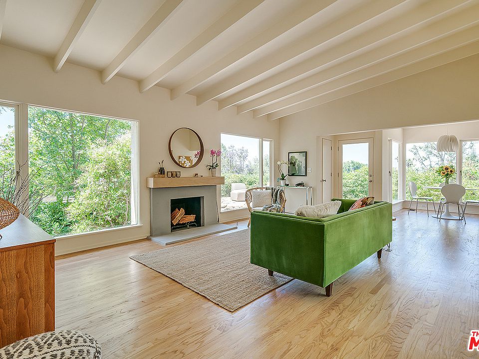 1st image of 3444 N Knoll Dr