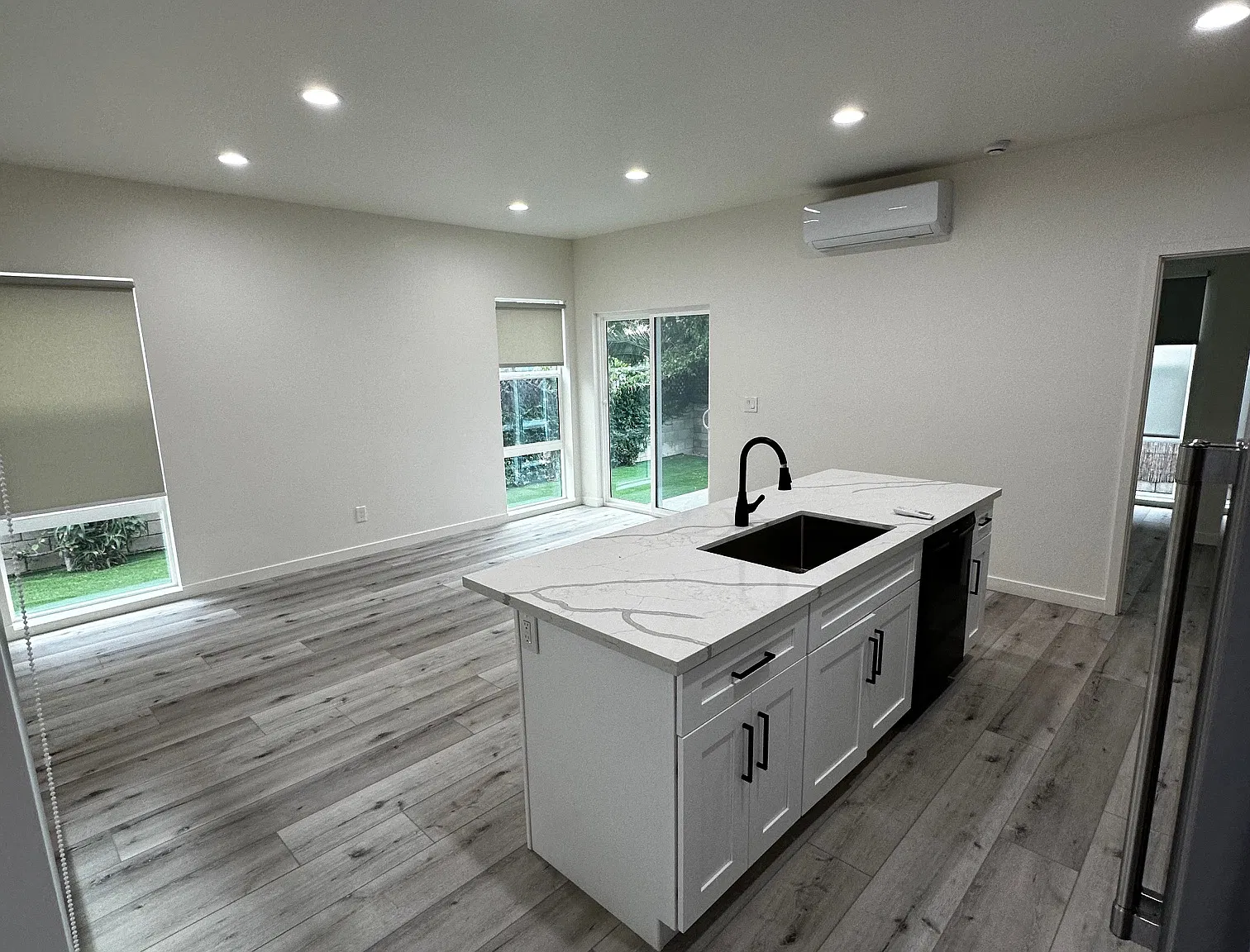 4 bed, 1200 sqft, $5,400 — Photo 3