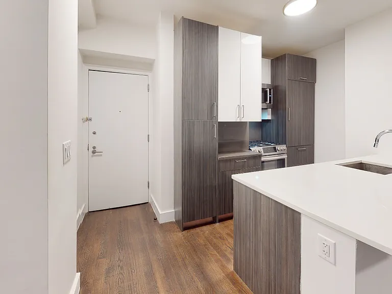 666 W End Ave #3TV — Photo 2