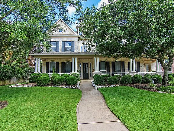 Another view of the front yard.