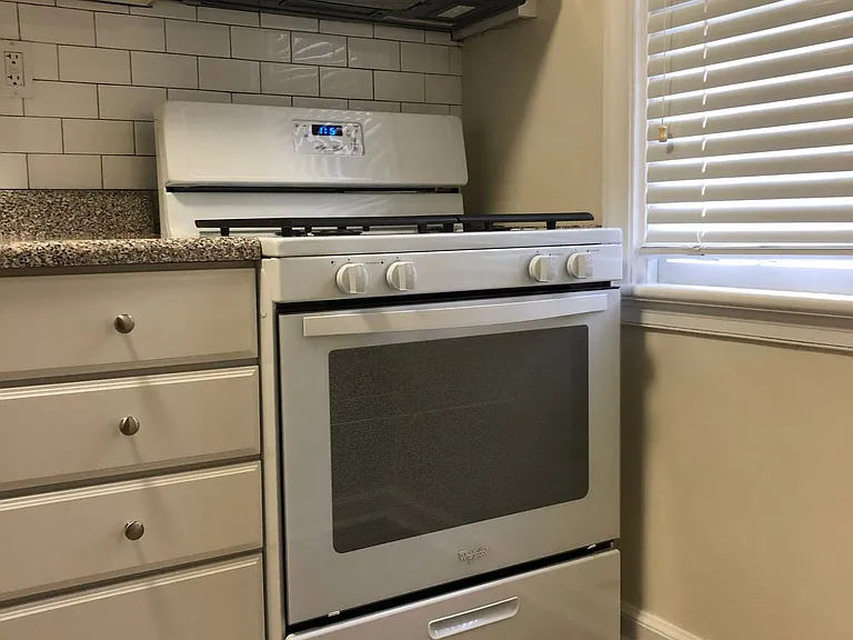 Jericho Manor Apartments — Photo 28