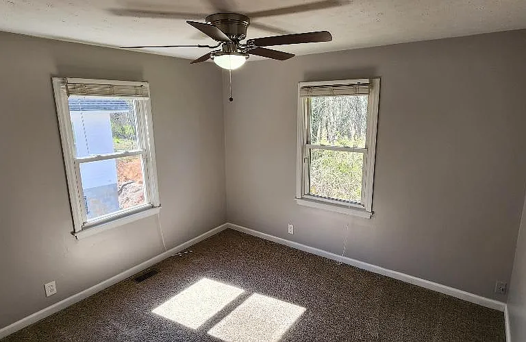 2639 Saint James Ave — Photo 11