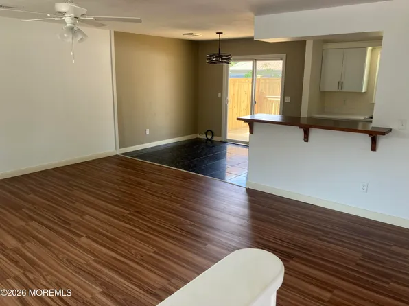 3 Primrose Ln #B, Jackson, NJ 08527