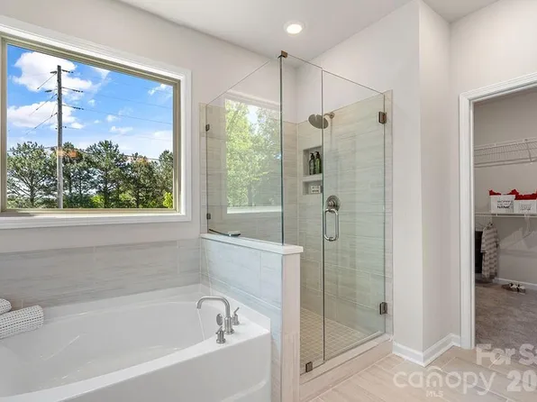 146 Goorawing Ln, Mooresville, NC 28115