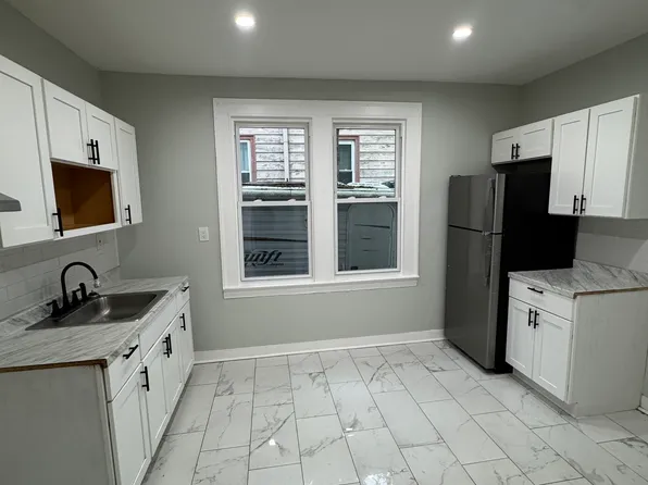 180 Goffe Ter, New Haven, CT