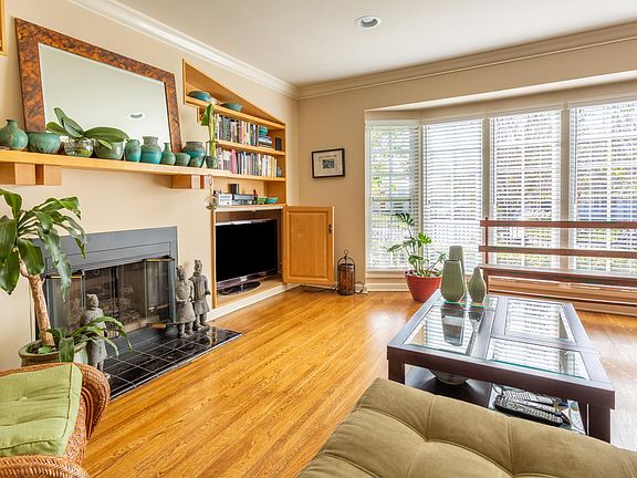 4th image of 4224 Hazeltine Ave